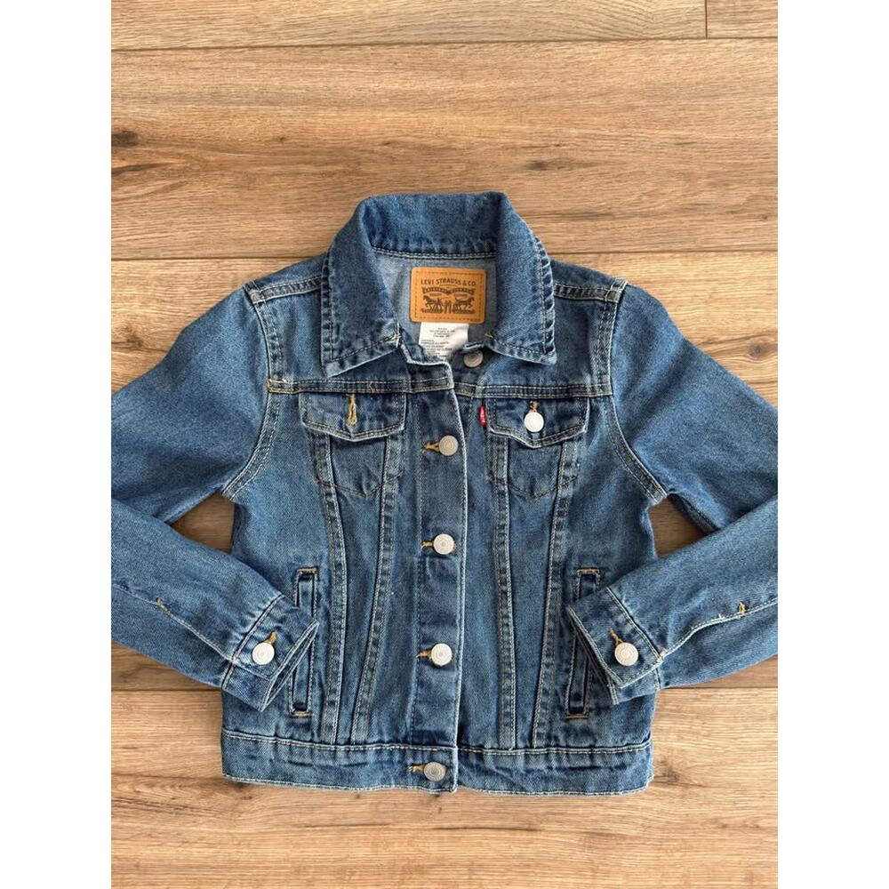Kid’s Authentic Levi's Trucker Jacket in a classic blue wash Size Small (8-10)